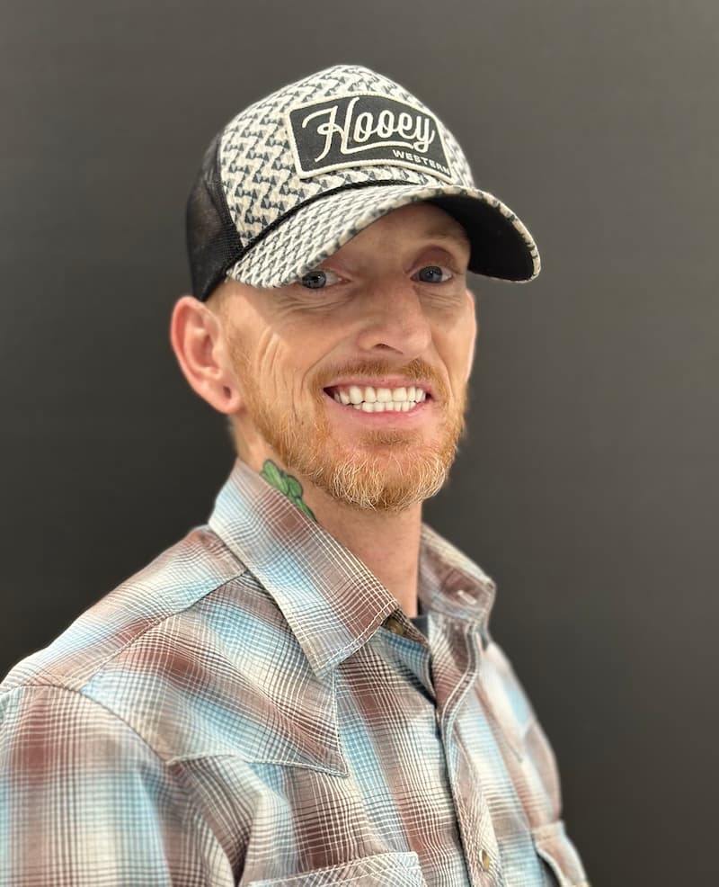 Travis después de Dentaduras personalizadas en Southern Smiles